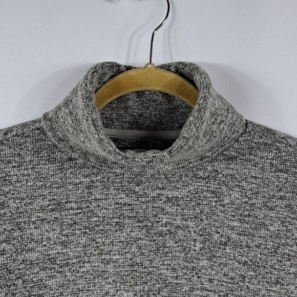 Gap ladies turtleneck top NWOT - Picture 2 of 9